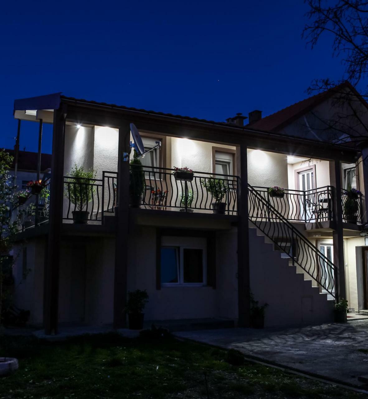 Studio Kaca Cetinje Exterior foto